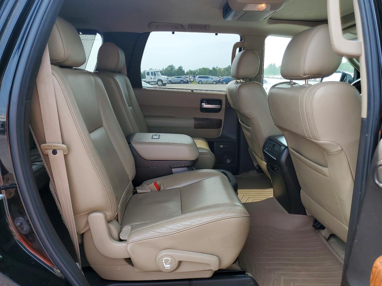 2010 Toyota Sequoia Platinum Black vin: 5TDDY5G16AS039034