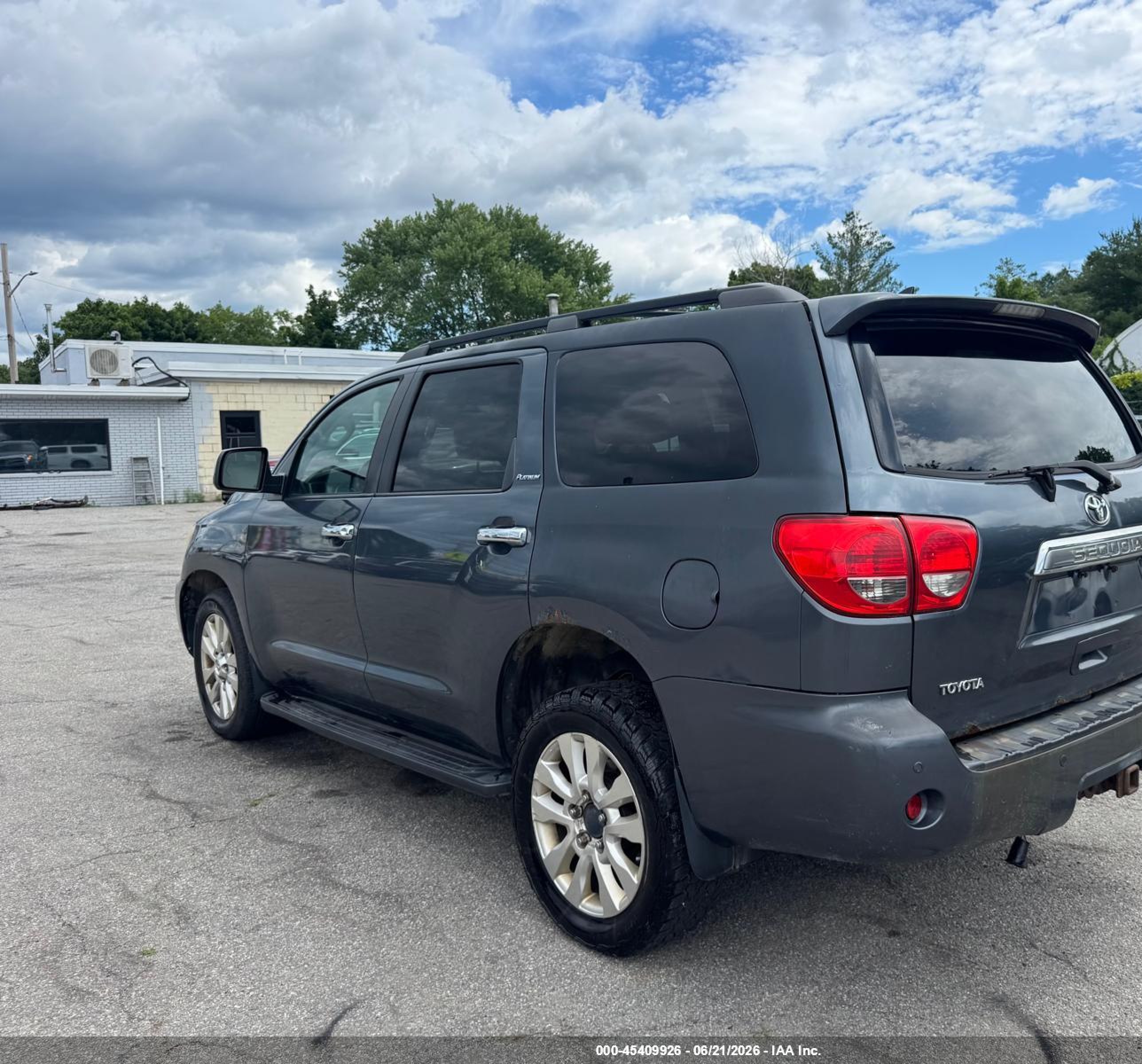 2010 Toyota Sequoia Platinum 5.7l V8 Blue vin: 5TDDY5G18AS033686