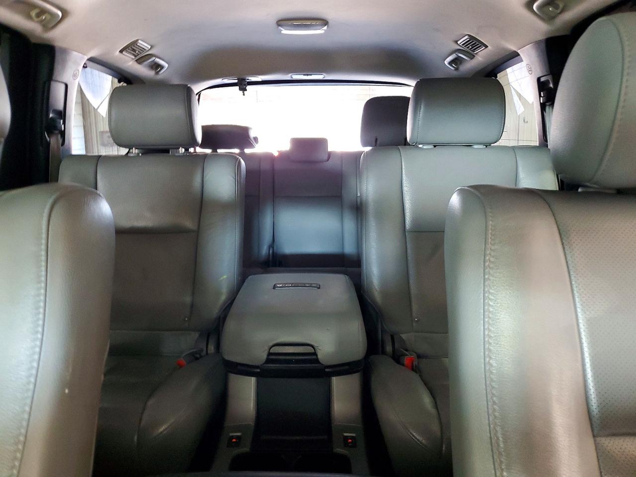 2012 Toyota Sequoia Platinum Silver vin: 5TDDY5G1XCS068250