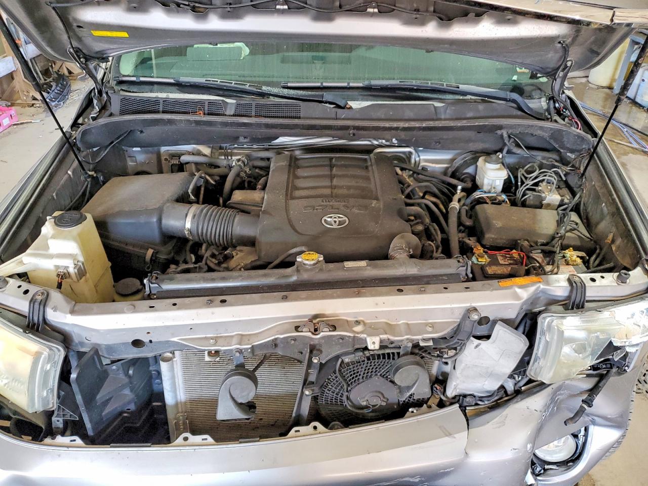 2012 Toyota Sequoia Platinum Silver vin: 5TDDY5G1XCS068250