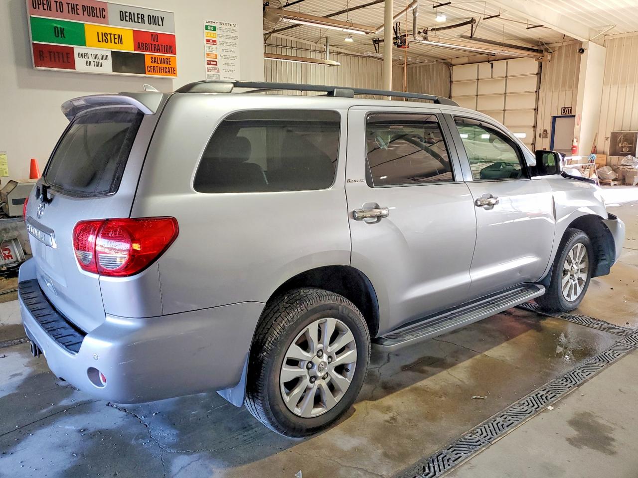 2012 Toyota Sequoia Platinum Silver vin: 5TDDY5G1XCS068250
