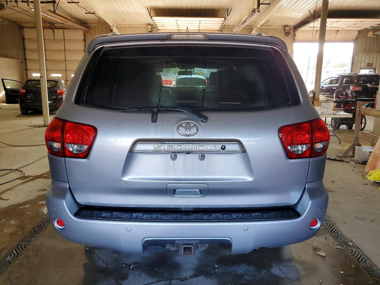 2012 Toyota Sequoia Platinum Silver vin: 5TDDY5G1XCS068250