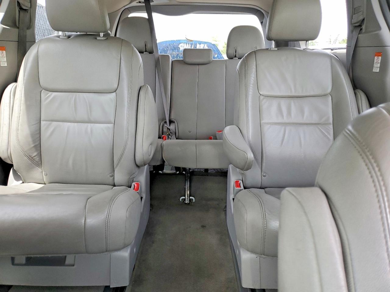 2017 Toyota Sienna Xle Premium 7-passenger White vin: 5TDDZ3DC2HS161164