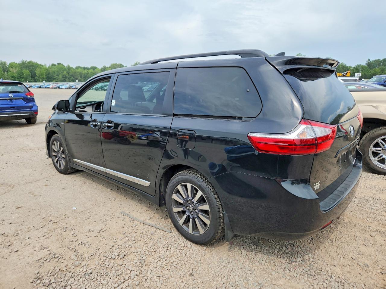 2018 Toyota Sienna Xle 7-passenger Black vin: 5TDDZ3DC3JS207395