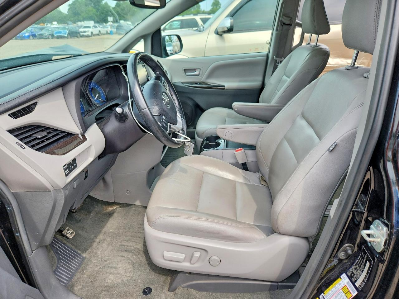 2018 Toyota Sienna Xle 7-passenger Black vin: 5TDDZ3DC3JS207395