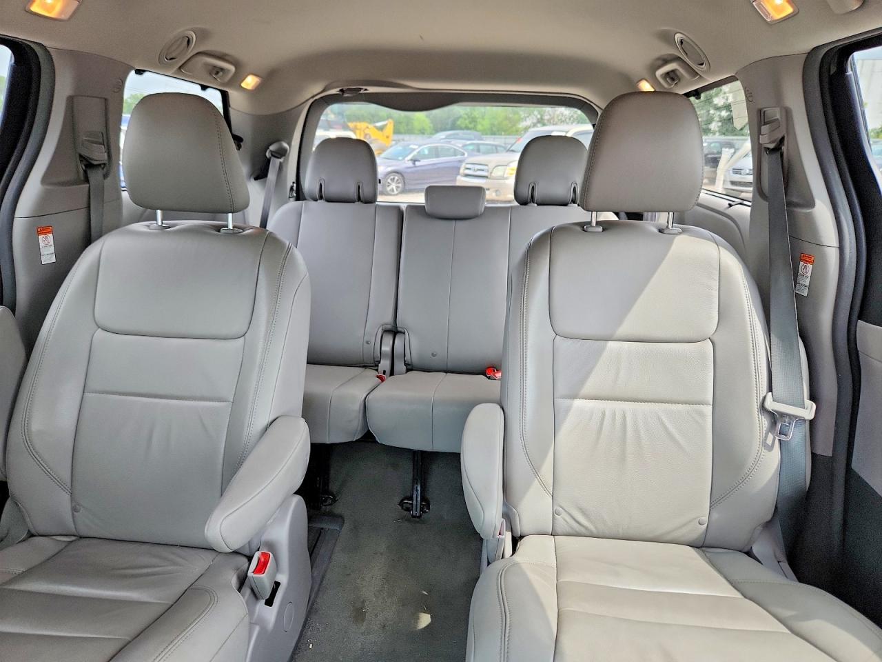 2018 Toyota Sienna Xle 7-passenger Black vin: 5TDDZ3DC3JS207395