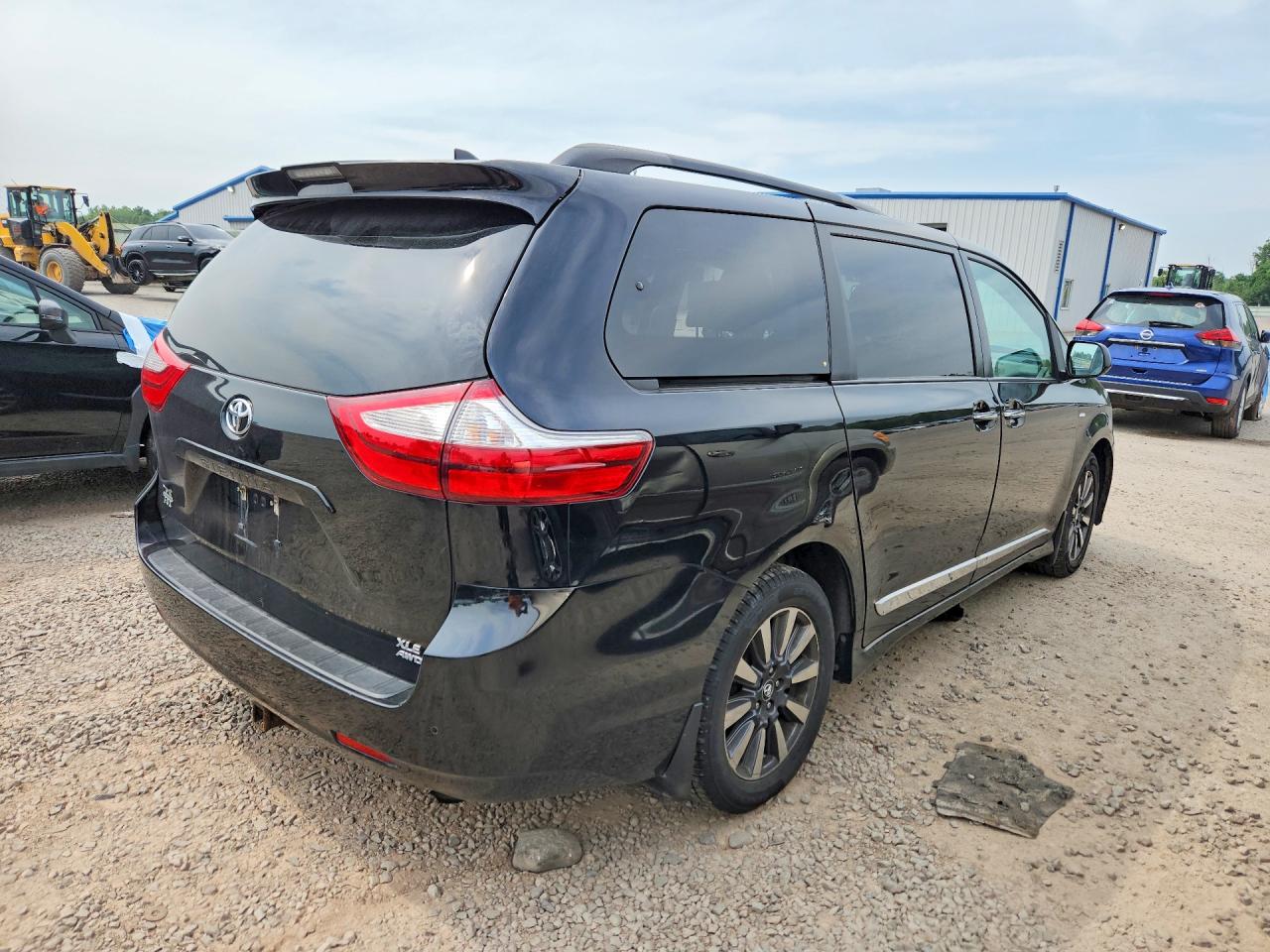 2018 Toyota Sienna Xle 7-passenger Black vin: 5TDDZ3DC3JS207395
