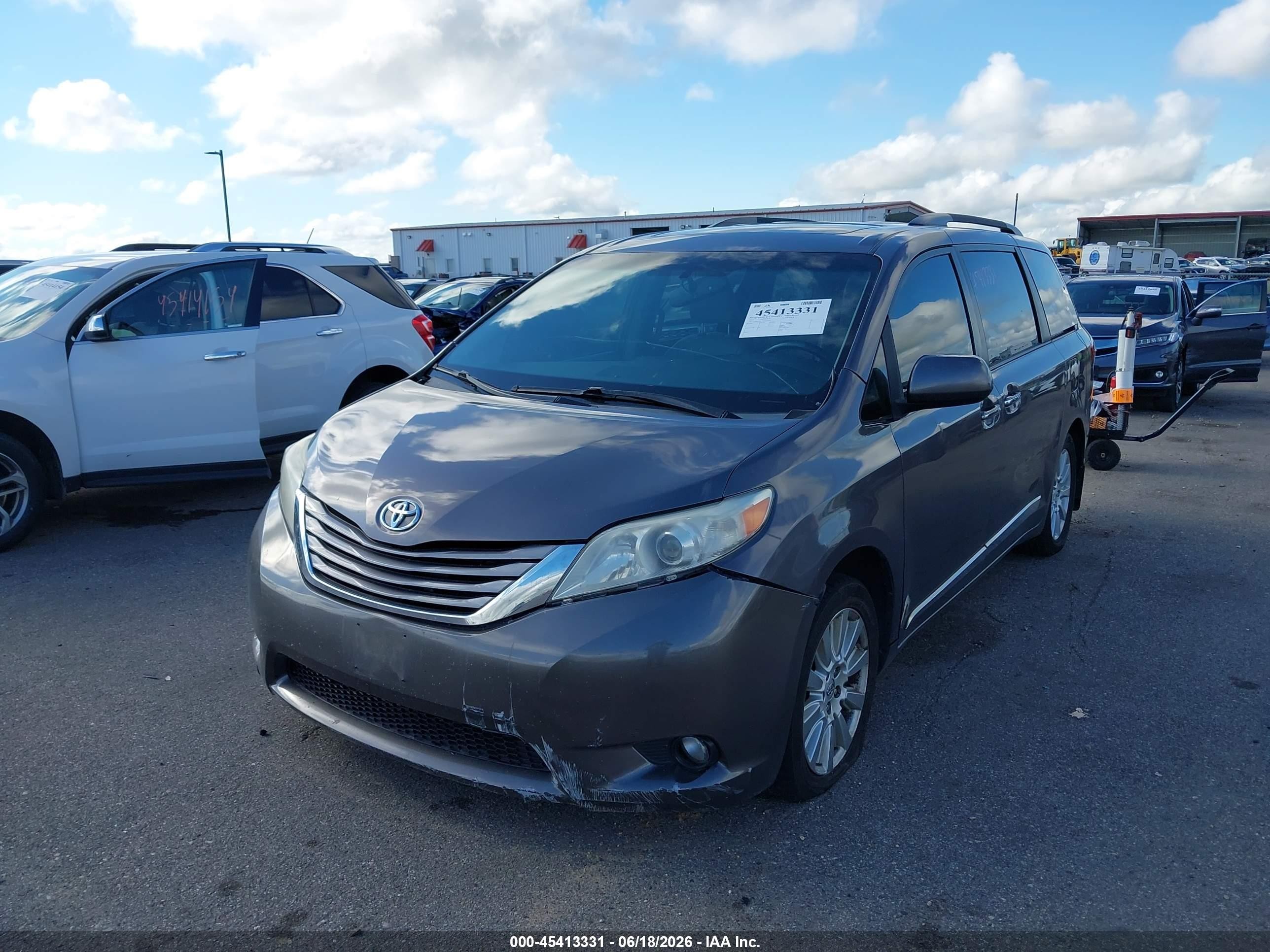 2017 Toyota Sienna Xle 7 Passenger Gray vin: 5TDDZ3DC4HS153129