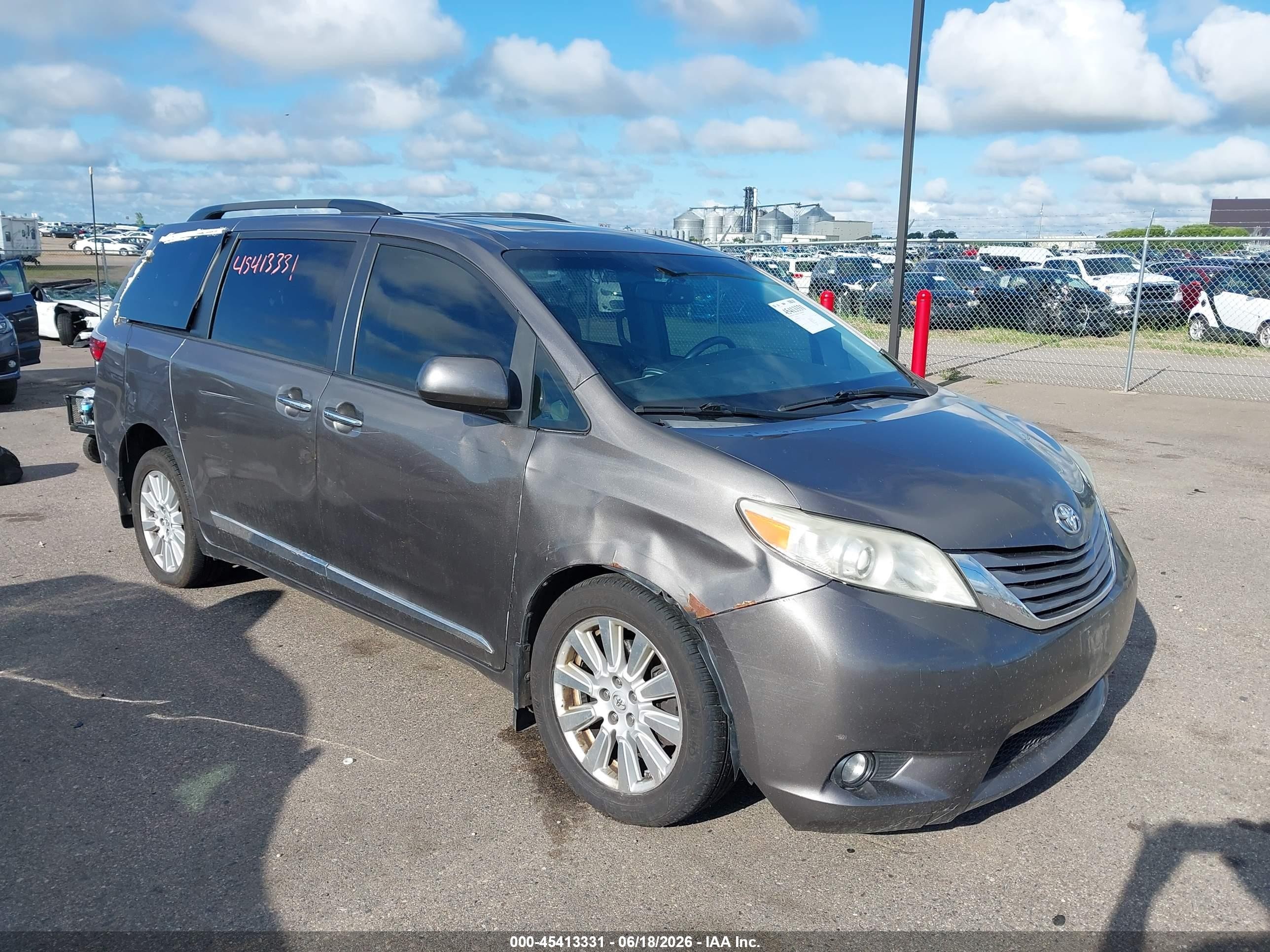 2017 Toyota Sienna Xle 7 Passenger Gray vin: 5TDDZ3DC4HS153129