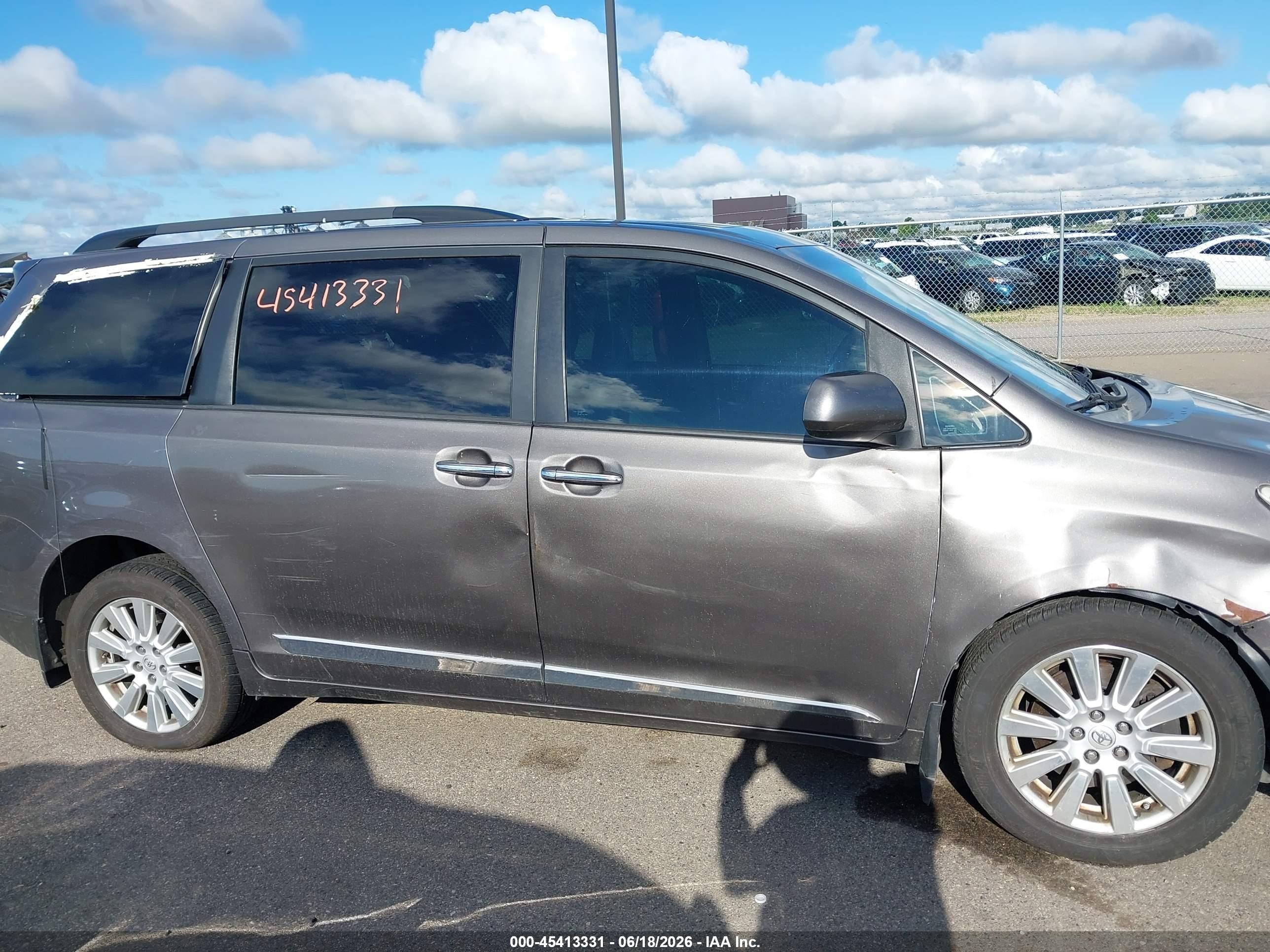 2017 Toyota Sienna Xle 7 Passenger Gray vin: 5TDDZ3DC4HS153129
