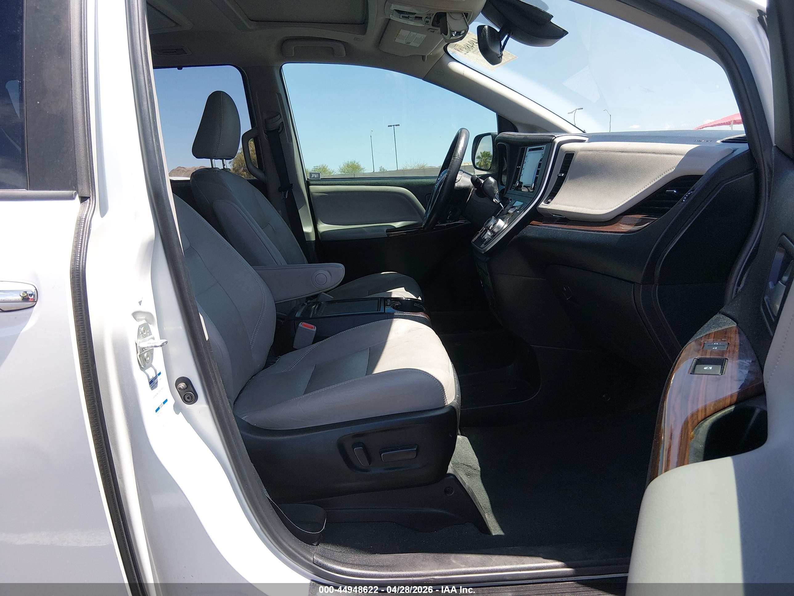 2020 Toyota Sienna Limited Premium White vin: 5TDDZ3DC5LS234617
