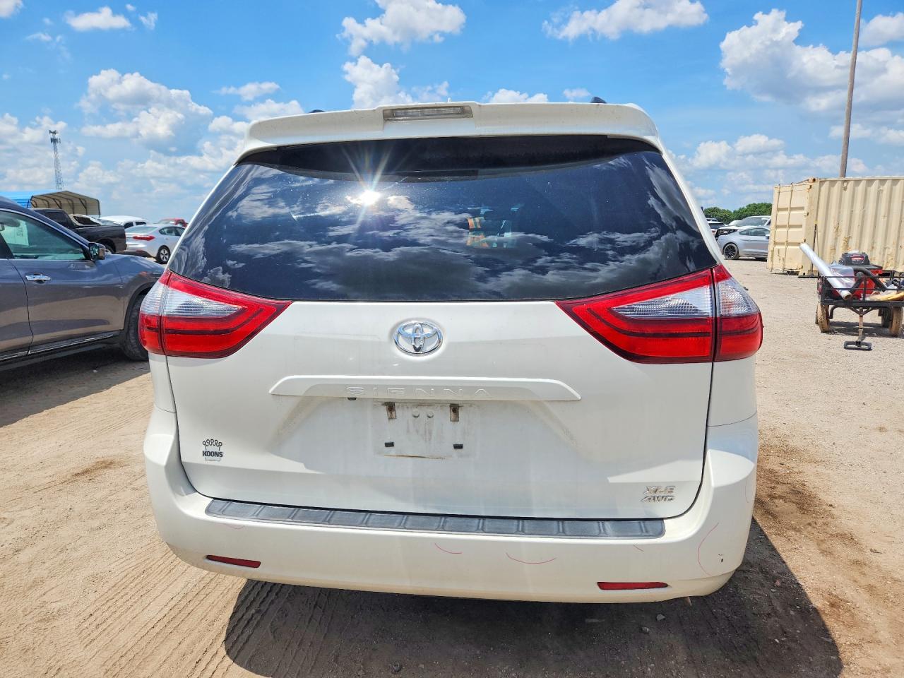 2020 Toyota Sienna Xle 7-passenger White vin: 5TDDZ3DC5LS235721