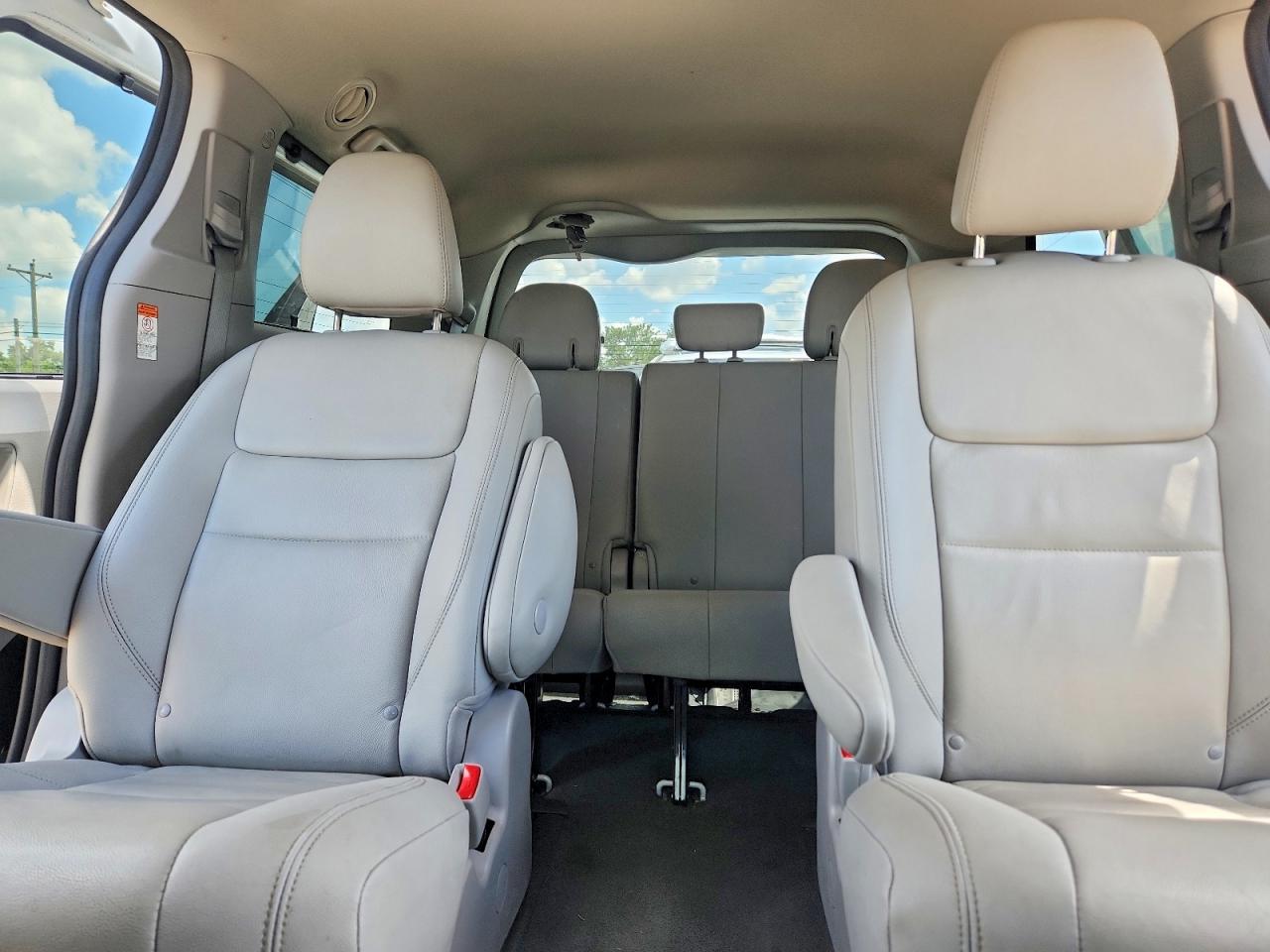 2020 Toyota Sienna Xle 7-passenger White vin: 5TDDZ3DC5LS235721