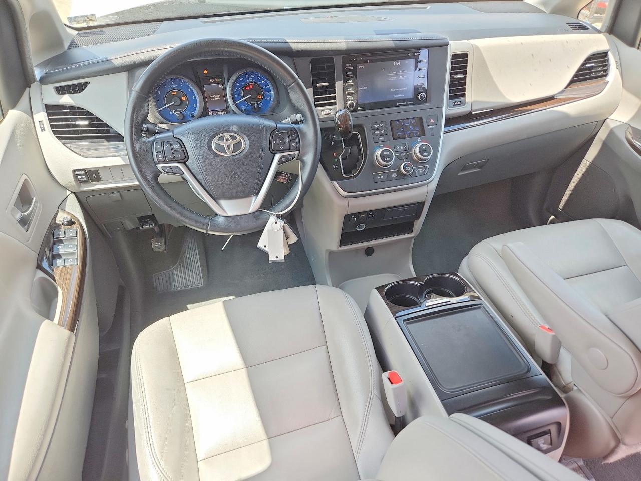 2020 Toyota Sienna Xle 7-passenger White vin: 5TDDZ3DC5LS235721