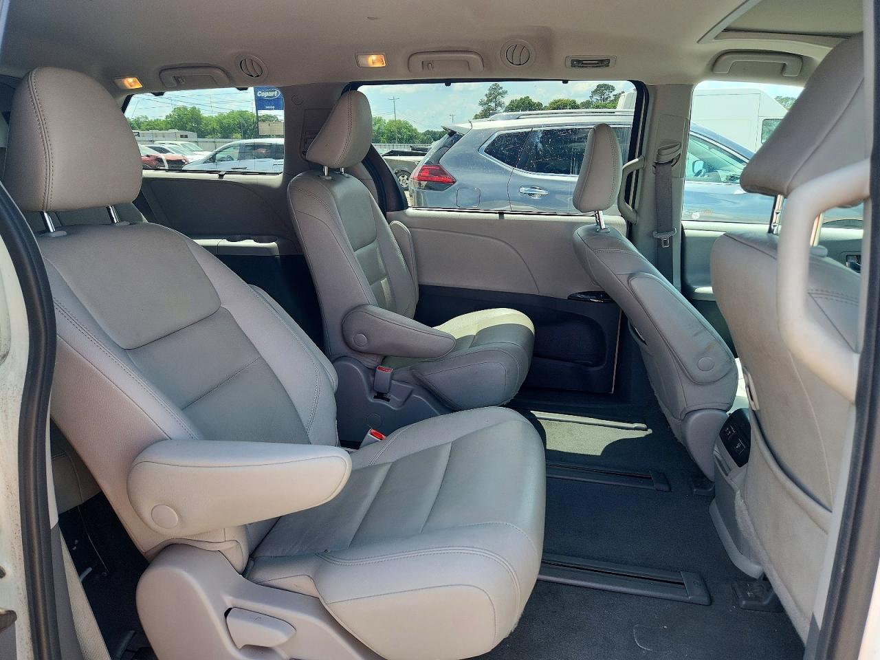 2020 Toyota Sienna Xle 7-passenger White vin: 5TDDZ3DC5LS235721