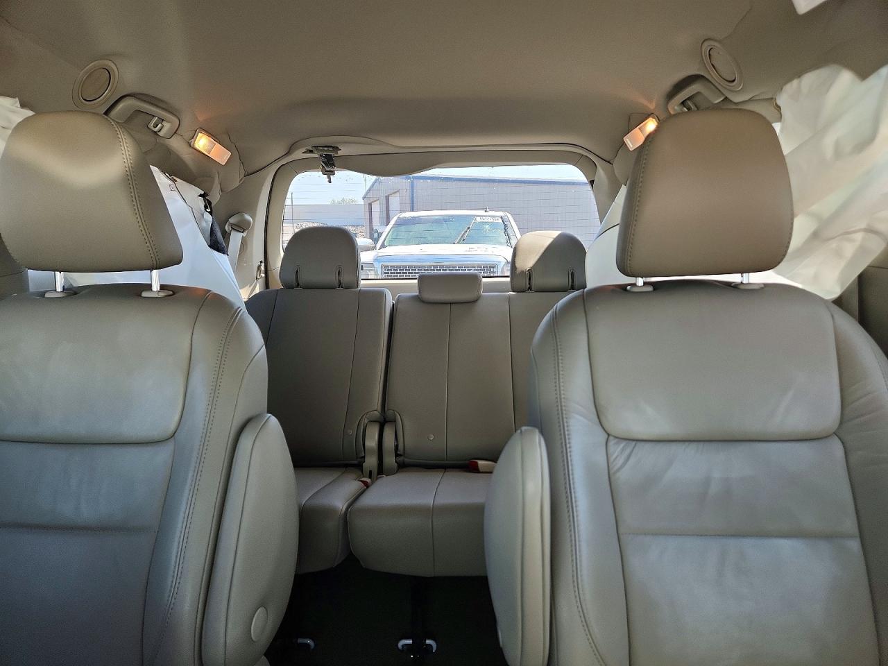 2018 Toyota Sienna Xle 7-passenger White vin: 5TDDZ3DC8JS202970