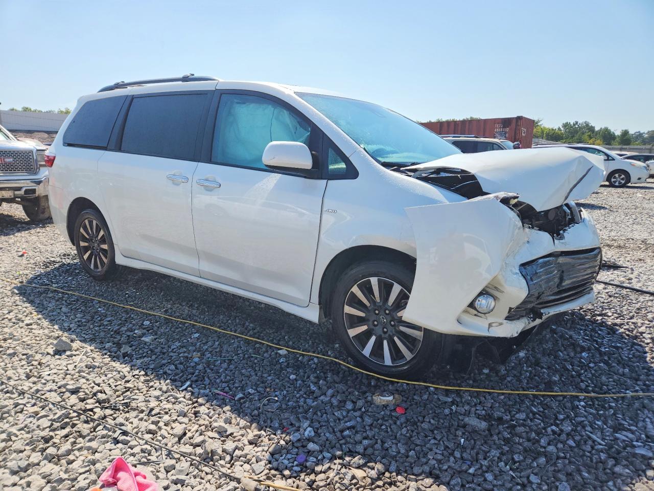 2018 Toyota Sienna Xle 7-passenger White vin: 5TDDZ3DC8JS202970