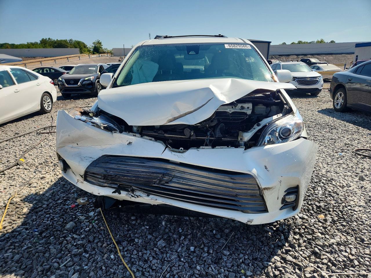 2018 Toyota Sienna Xle 7-passenger White vin: 5TDDZ3DC8JS202970