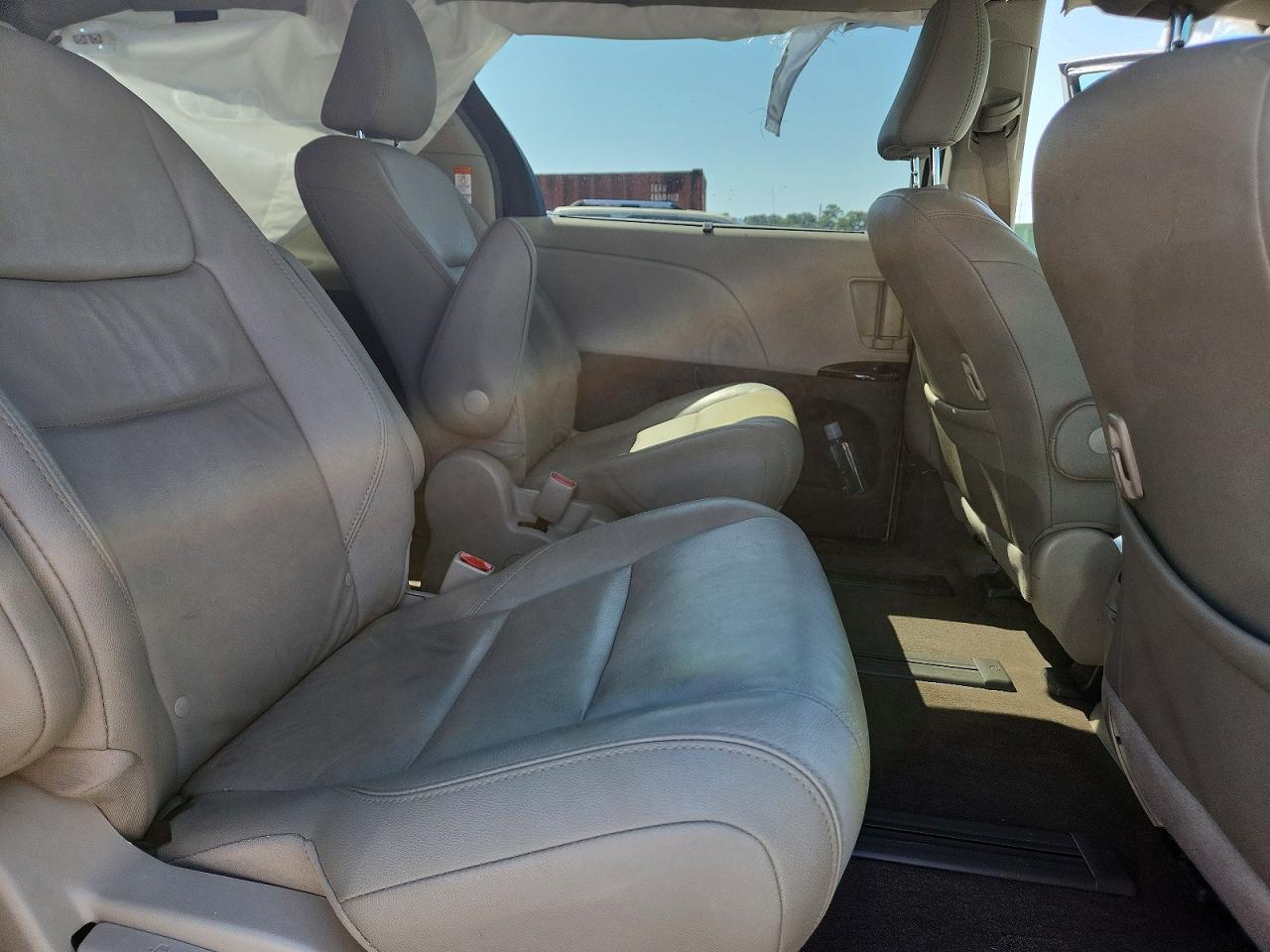 2018 Toyota Sienna Xle 7-passenger White vin: 5TDDZ3DC8JS202970