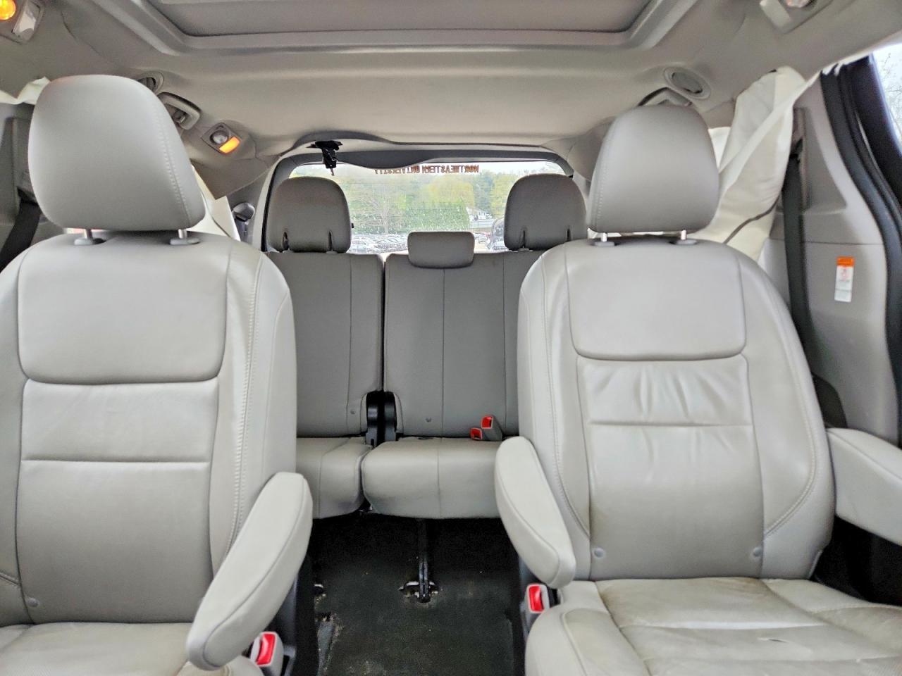 2017 Toyota Sienna Limited Premium 7-passenger Gray vin: 5TDDZ3DC9HS151621
