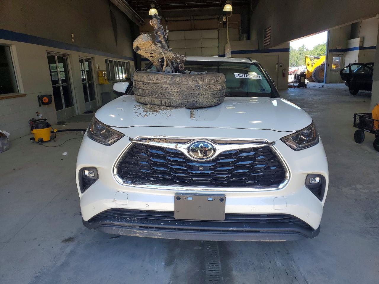 2021 Toyota Highlander Limited White vin: 5TDDZRBH8MS064479