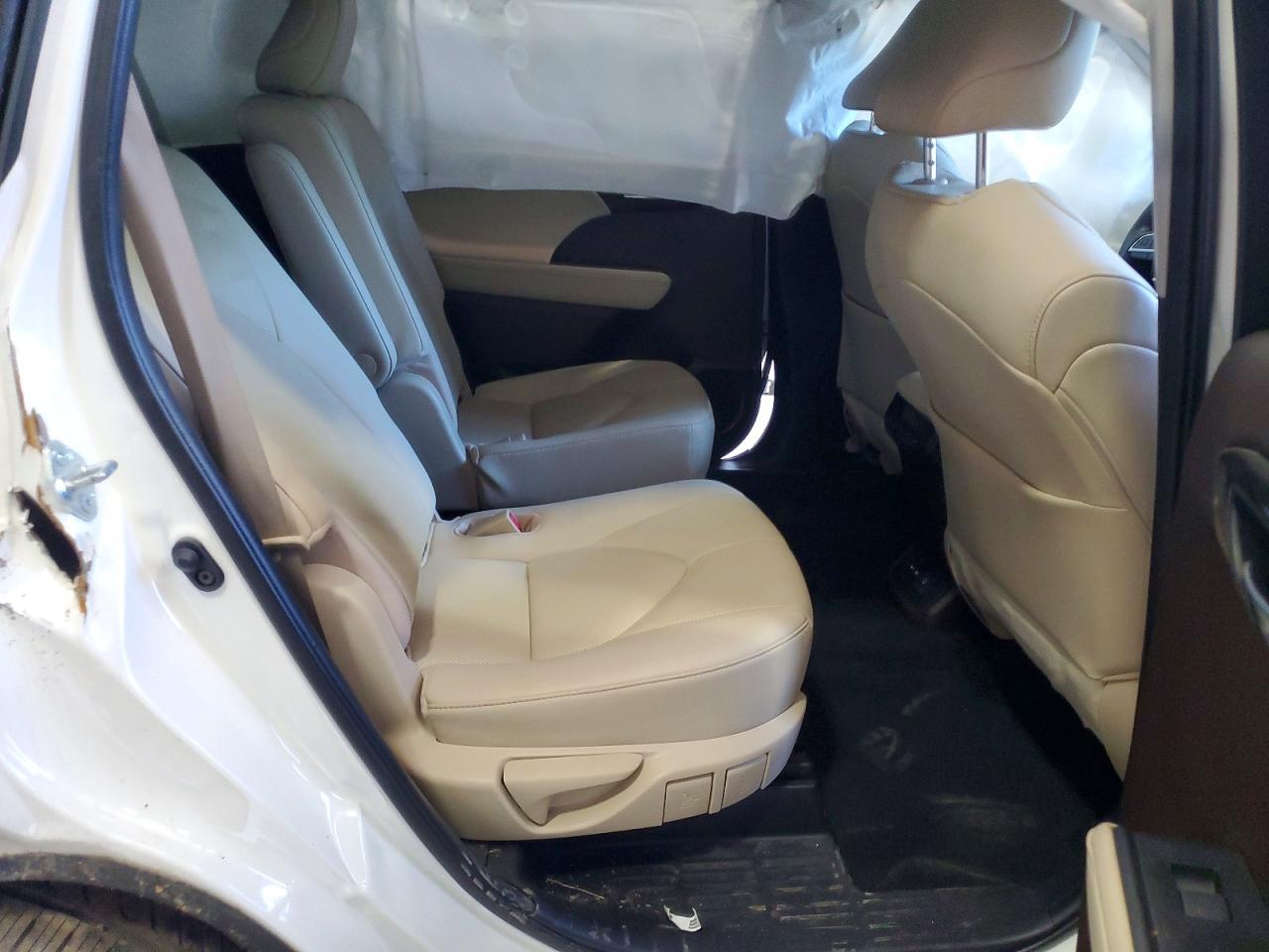 2021 Toyota Highlander Limited White vin: 5TDDZRBH8MS064479