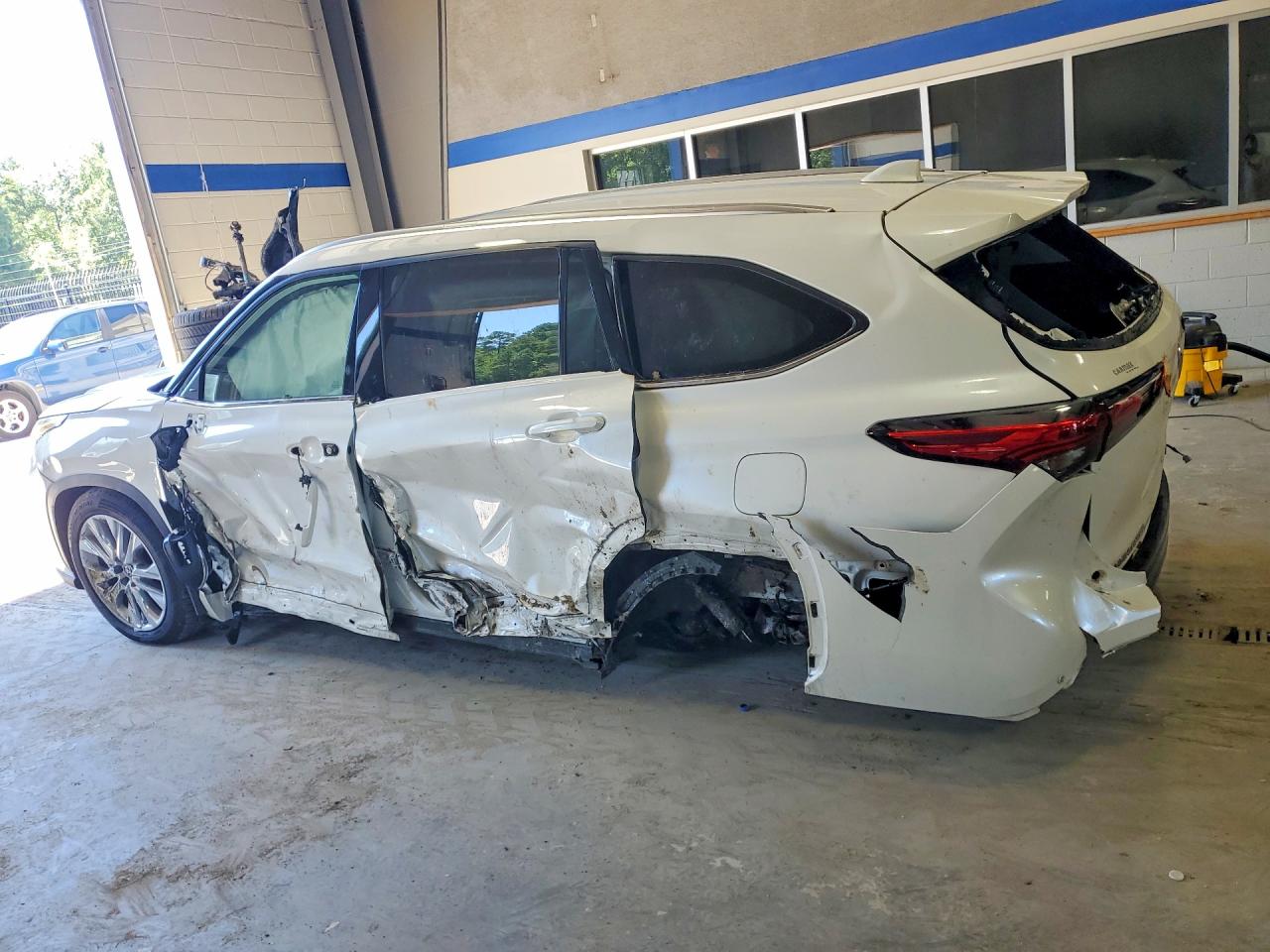 2021 Toyota Highlander Limited White vin: 5TDDZRBH8MS064479