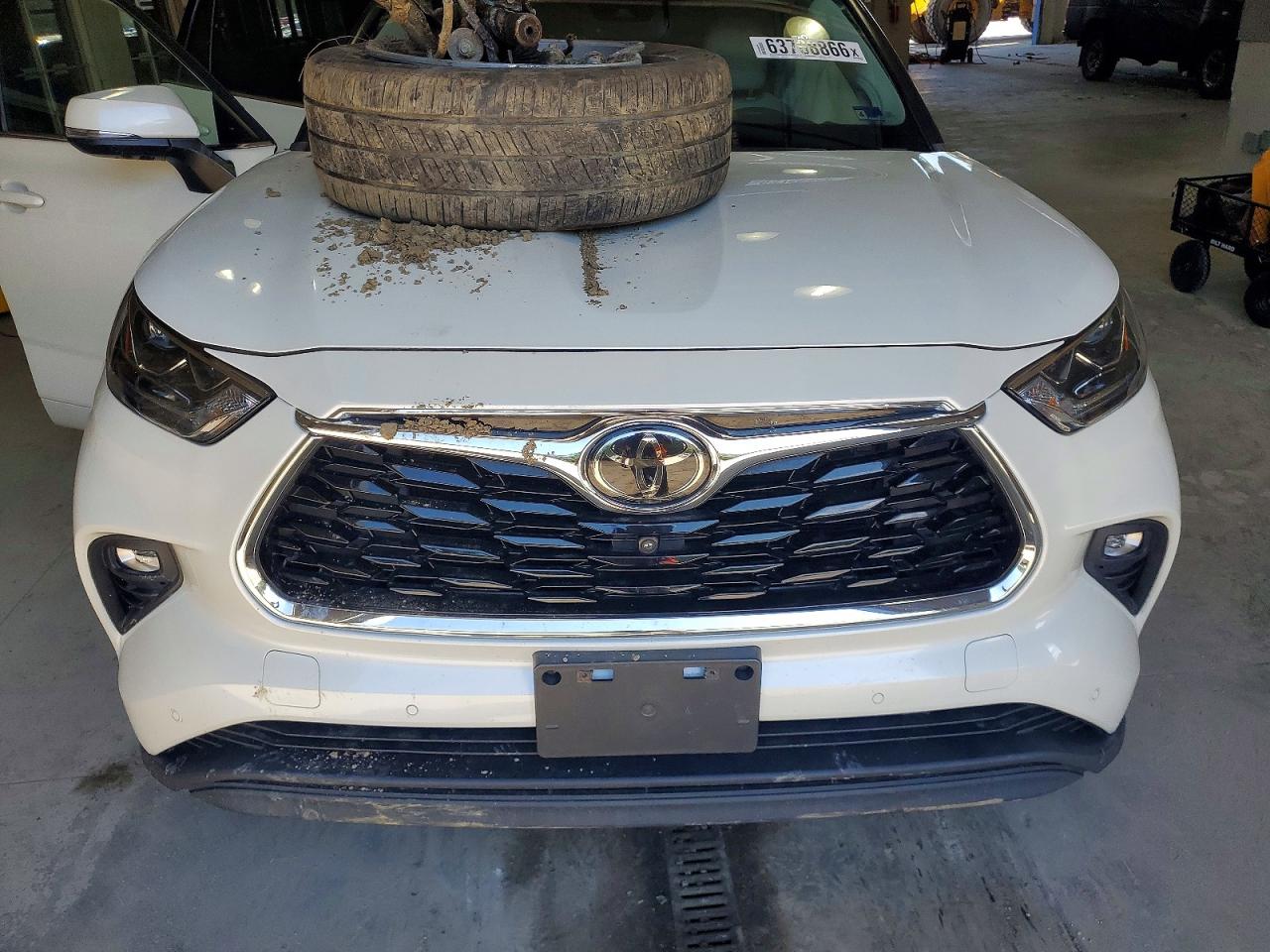 2021 Toyota Highlander Limited White vin: 5TDDZRBH8MS064479