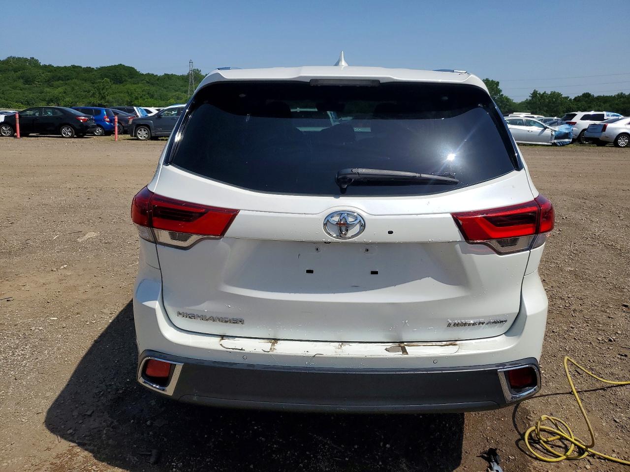 2018 Toyota Highlander Limited White vin: 5TDDZRFH0JS900338