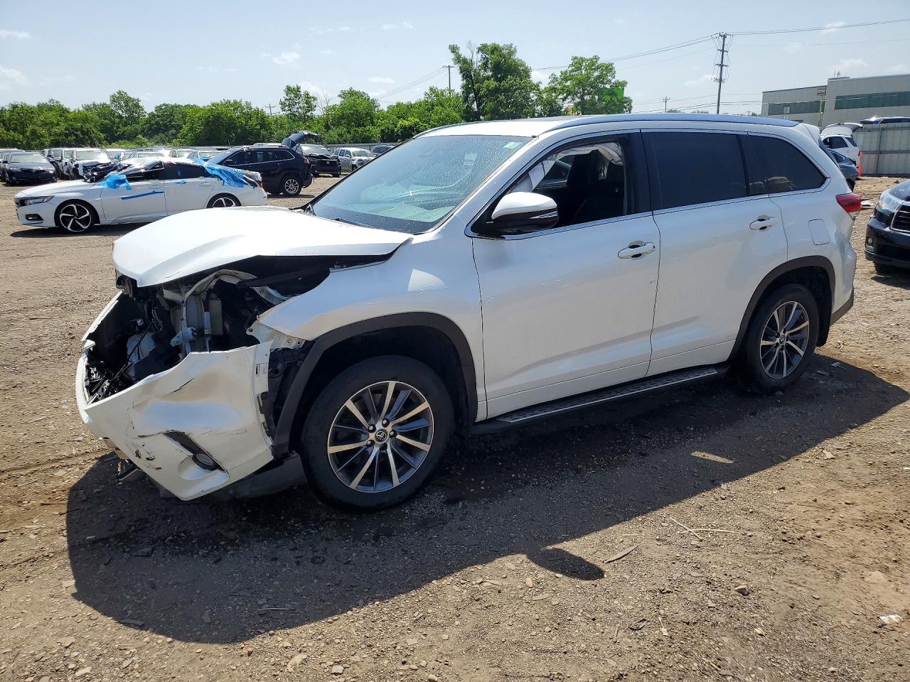 2018 Toyota Highlander Limited White vin: 5TDDZRFH0JS900338