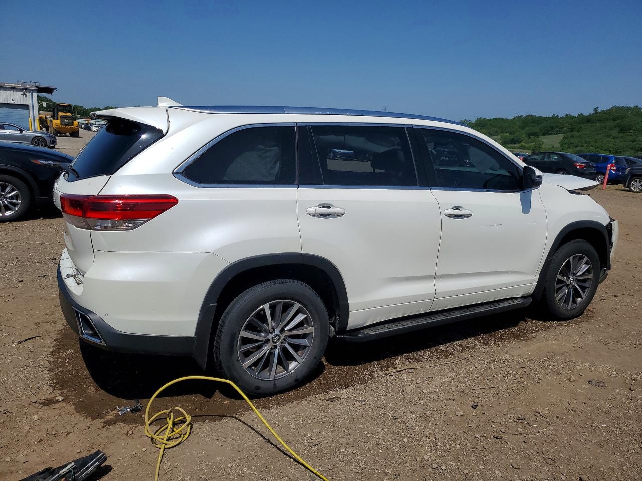 2018 Toyota Highlander Limited White vin: 5TDDZRFH0JS900338