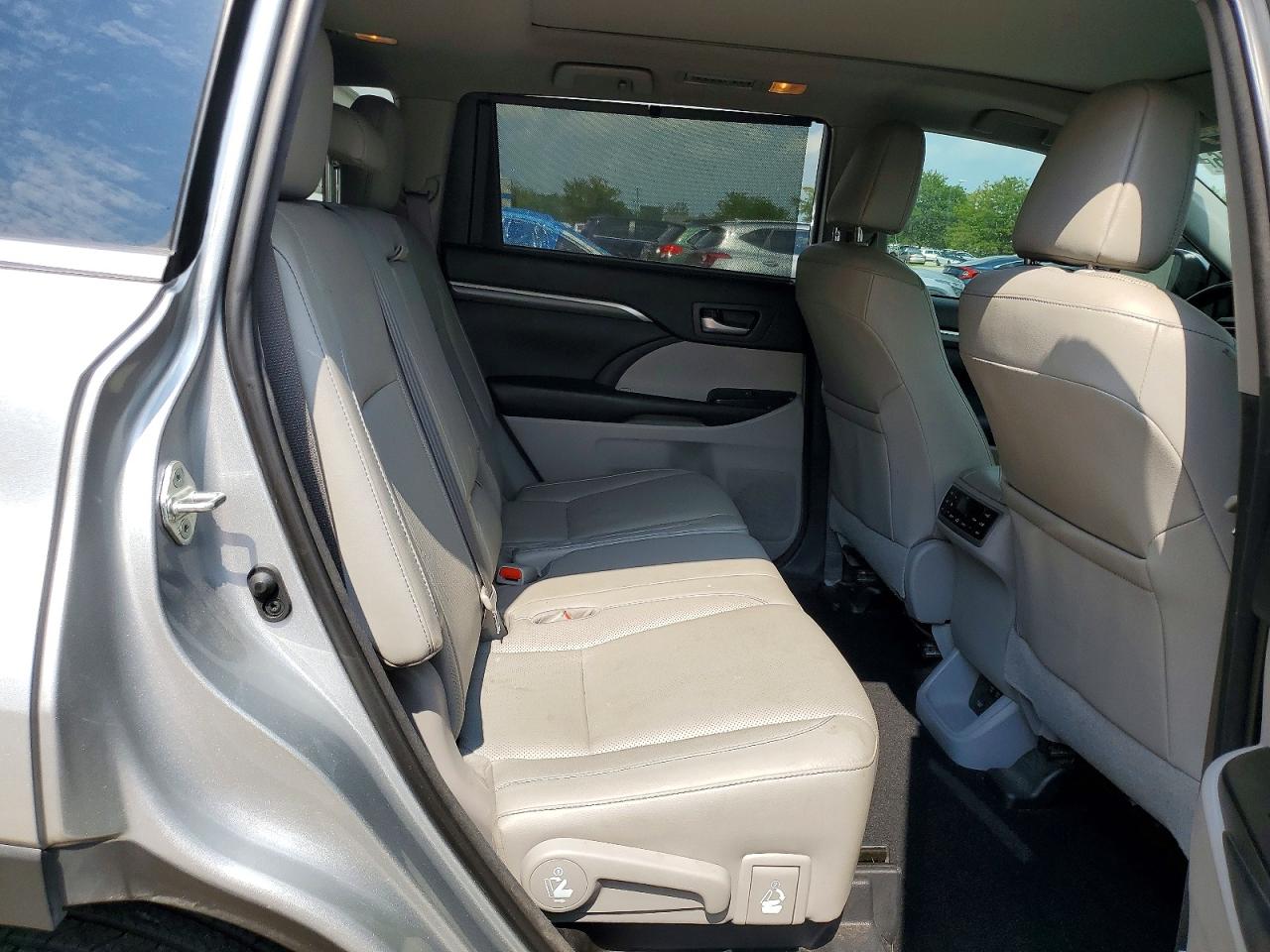 2018 Toyota Highlander Limited Platinum Silver vin: 5TDDZRFH1JS871609