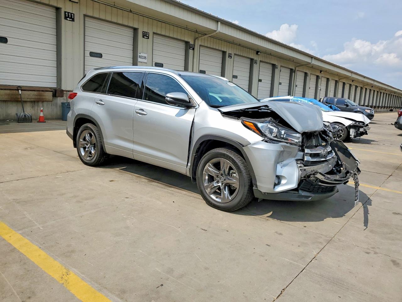 2018 Toyota Highlander Limited Platinum Silver vin: 5TDDZRFH1JS871609