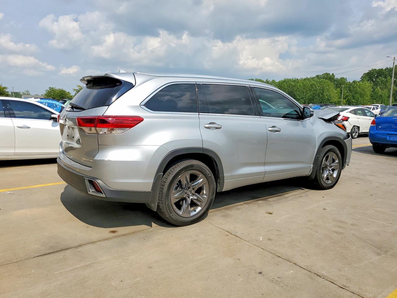 2018 Toyota Highlander Limited Platinum Silver vin: 5TDDZRFH1JS871609