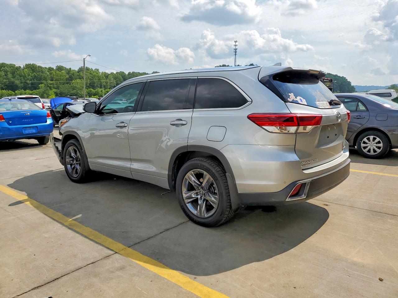 2018 Toyota Highlander Limited Platinum Silver vin: 5TDDZRFH1JS871609