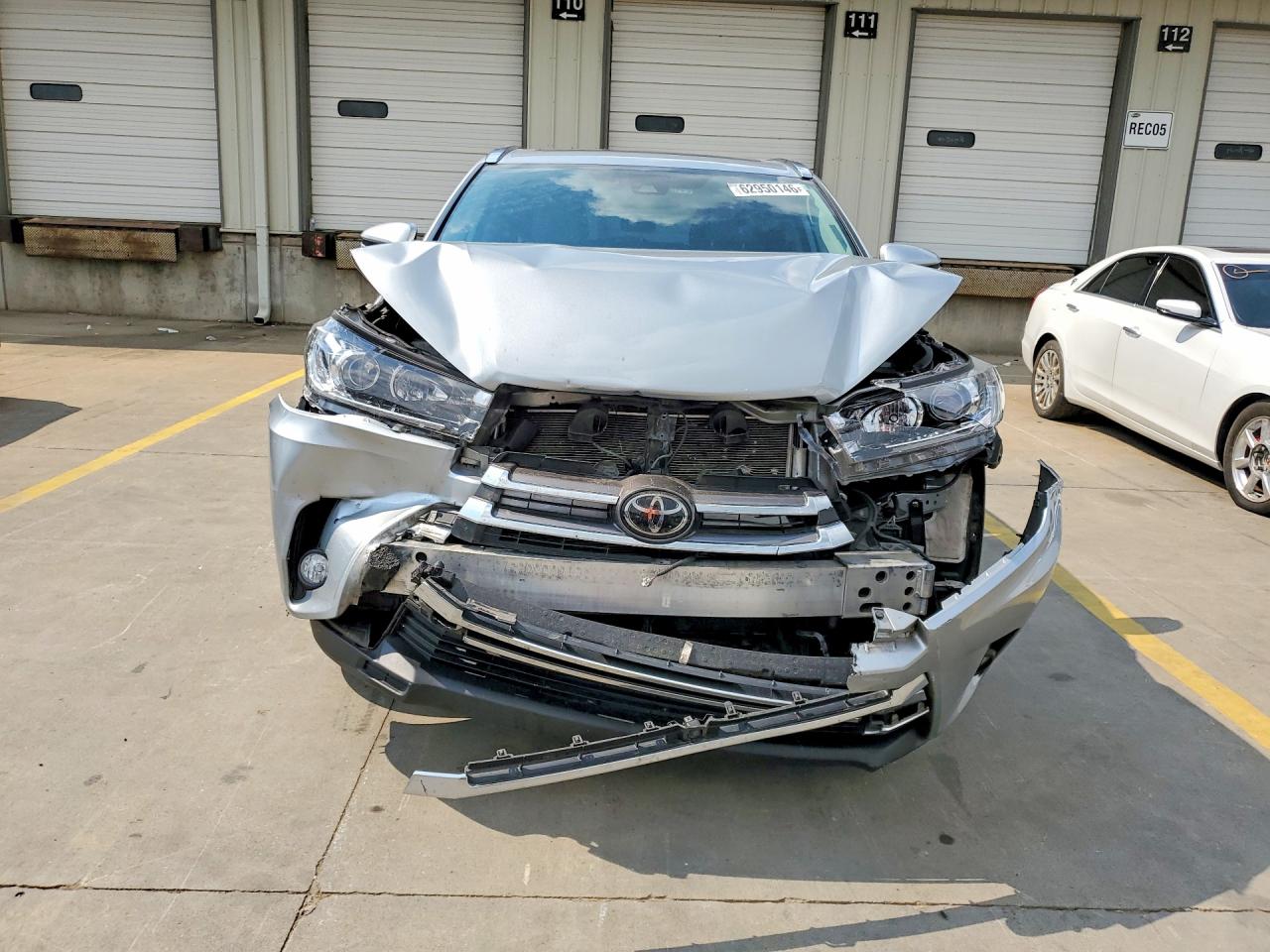 2018 Toyota Highlander Limited Platinum Silver vin: 5TDDZRFH1JS871609