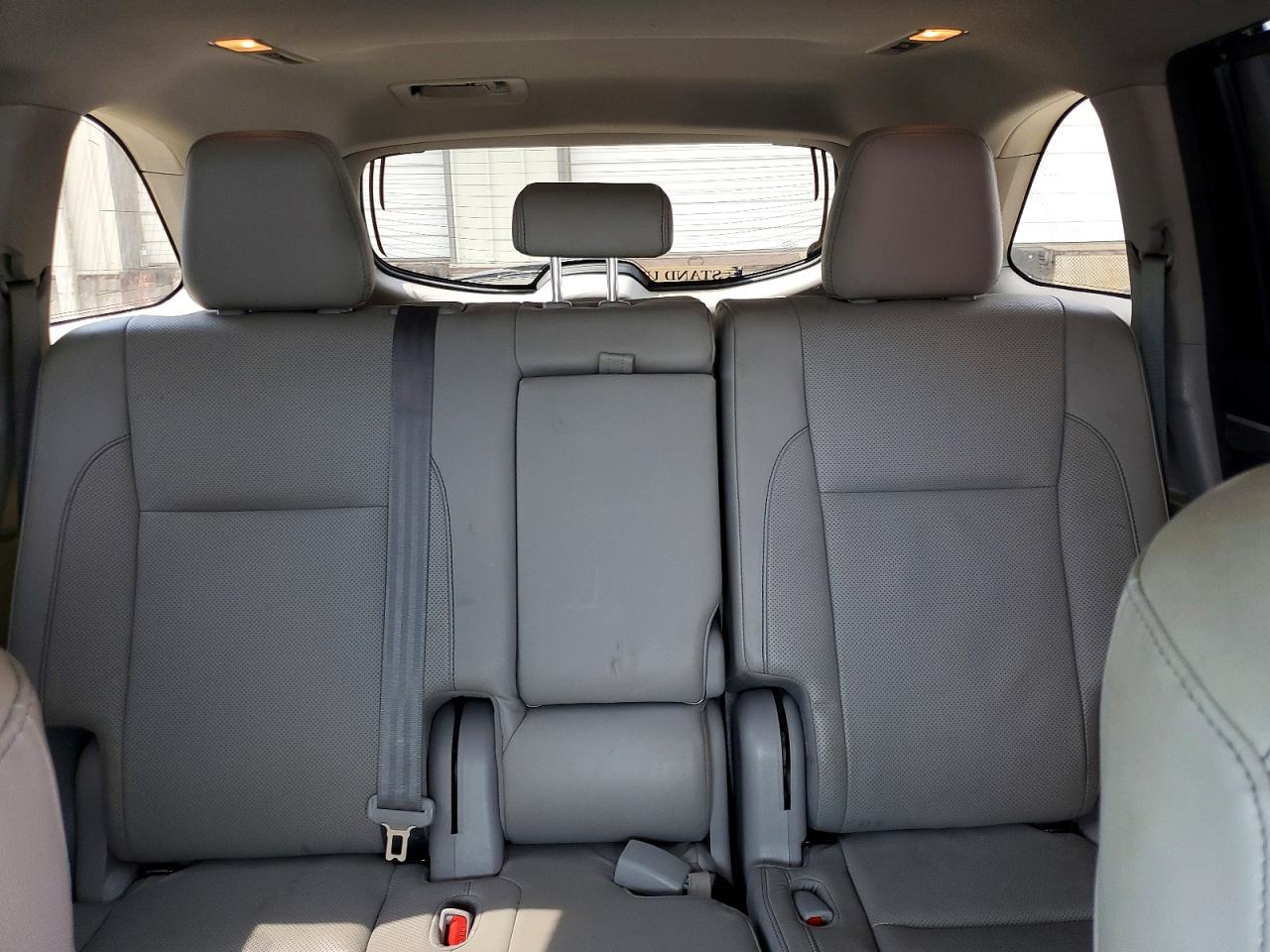 2018 Toyota Highlander Limited Platinum Silver vin: 5TDDZRFH1JS871609