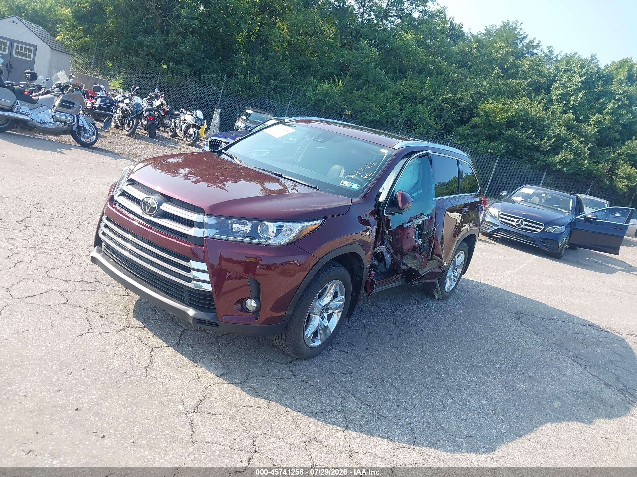 2018 Toyota Highlander Limited Burgundy vin: 5TDDZRFH2JS873014