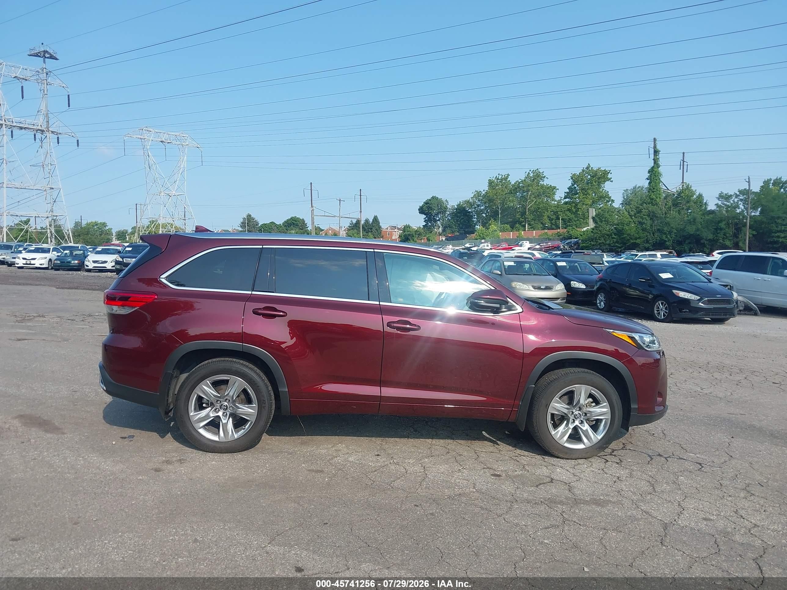 2018 Toyota Highlander Limited Burgundy vin: 5TDDZRFH2JS873014