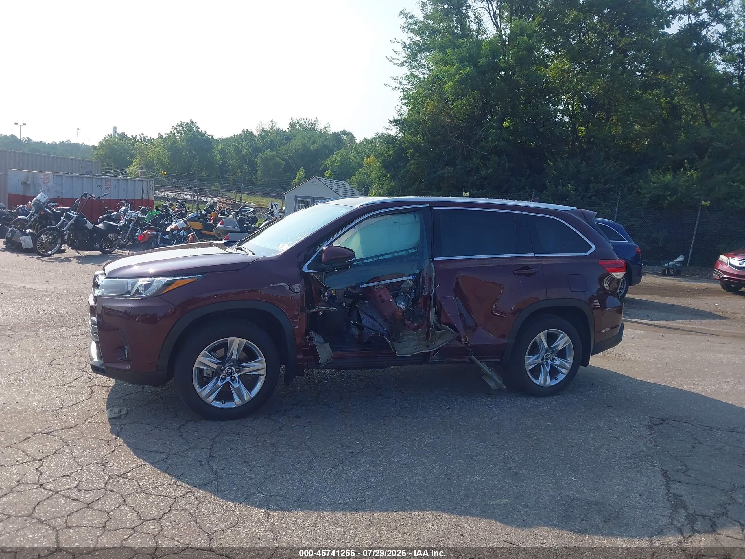2018 Toyota Highlander Limited Burgundy vin: 5TDDZRFH2JS873014