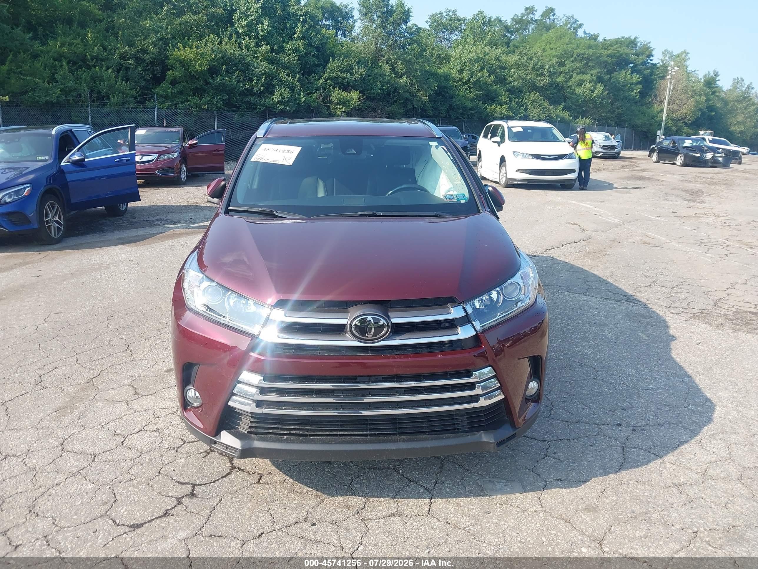 2018 Toyota Highlander Limited Burgundy vin: 5TDDZRFH2JS873014