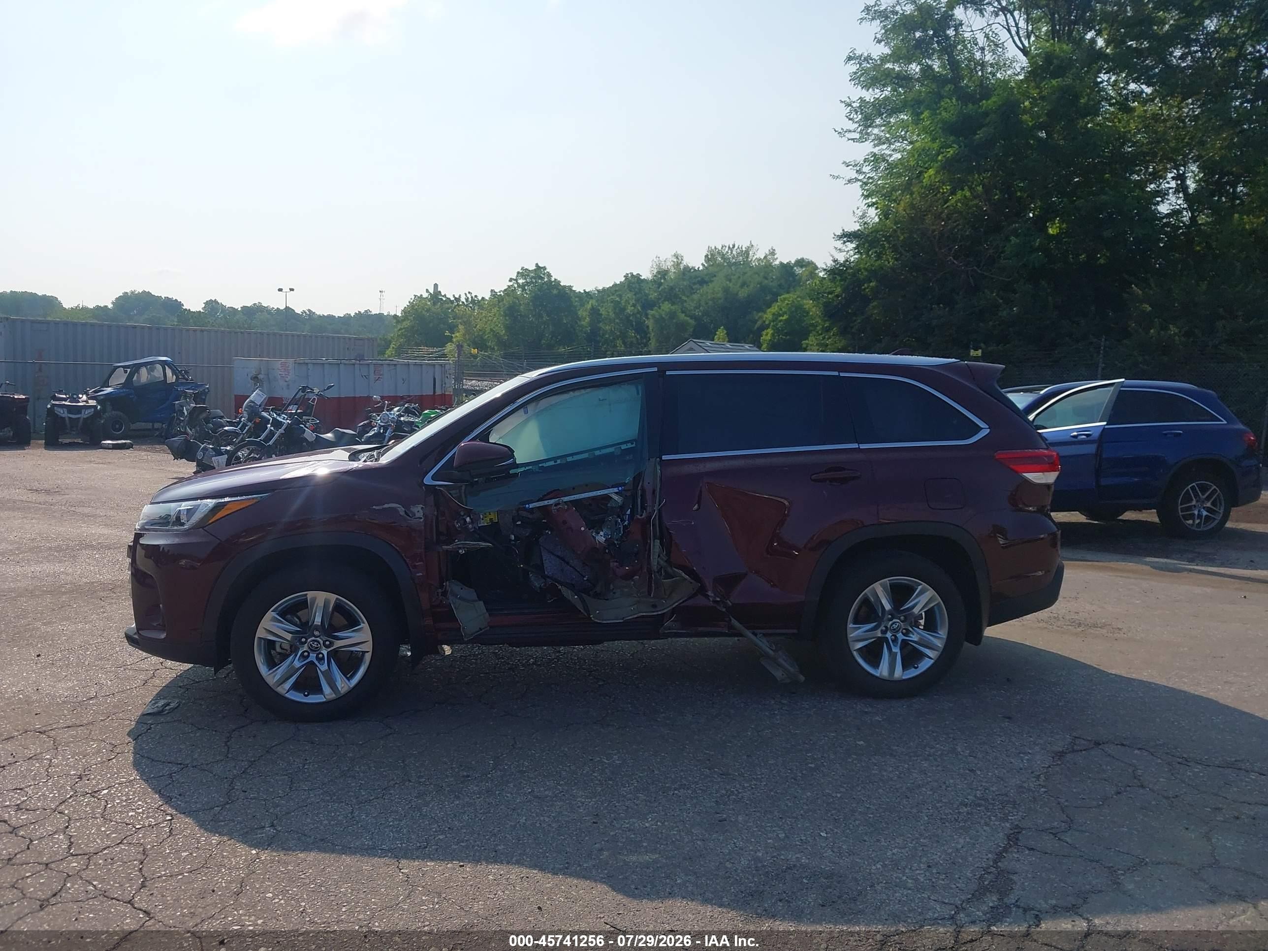 2018 Toyota Highlander Limited Burgundy vin: 5TDDZRFH2JS873014