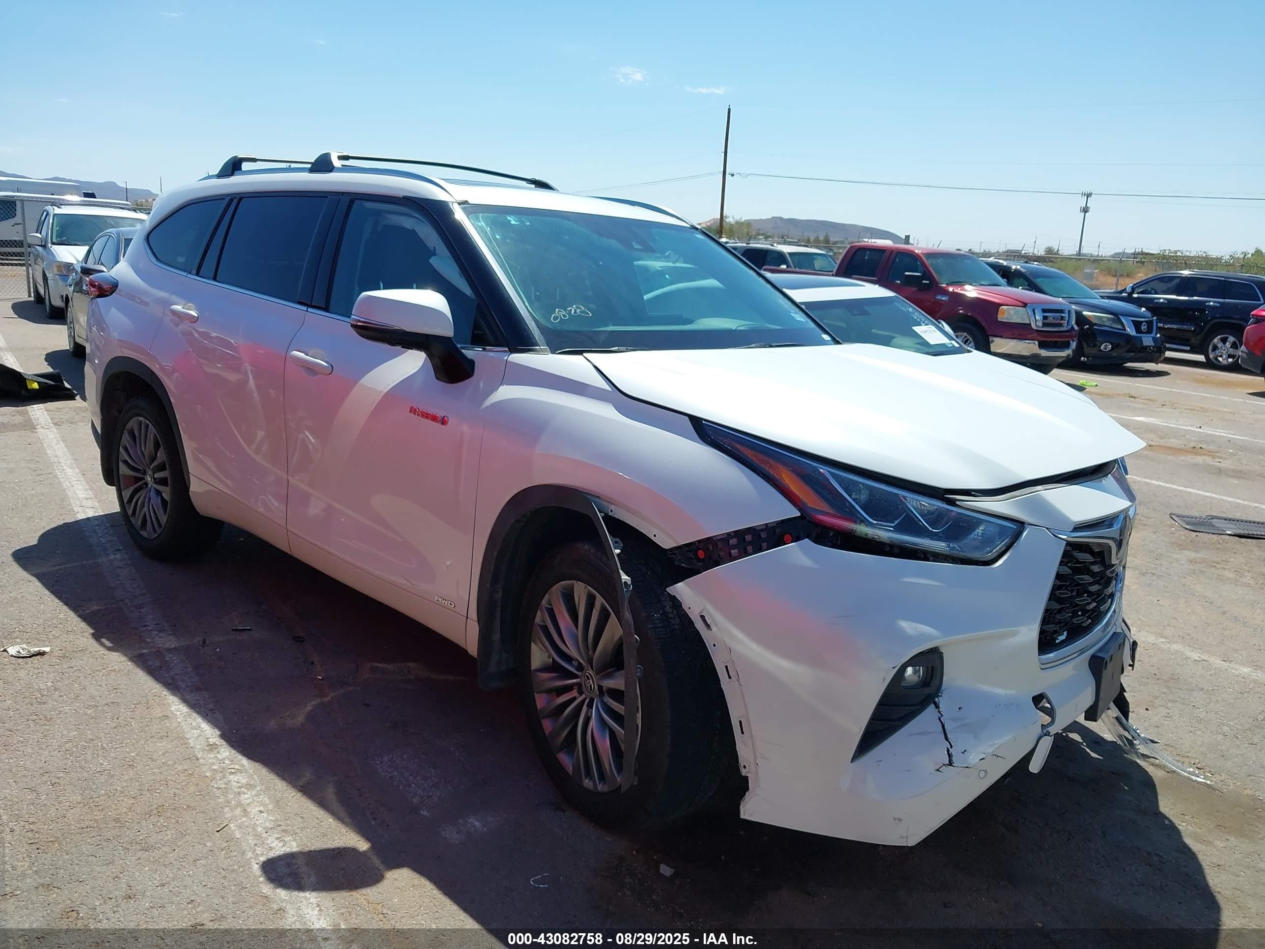 2021 Toyota Highlander Hybrid Platinum Белый vin: 5TDEBRCH3MS050562