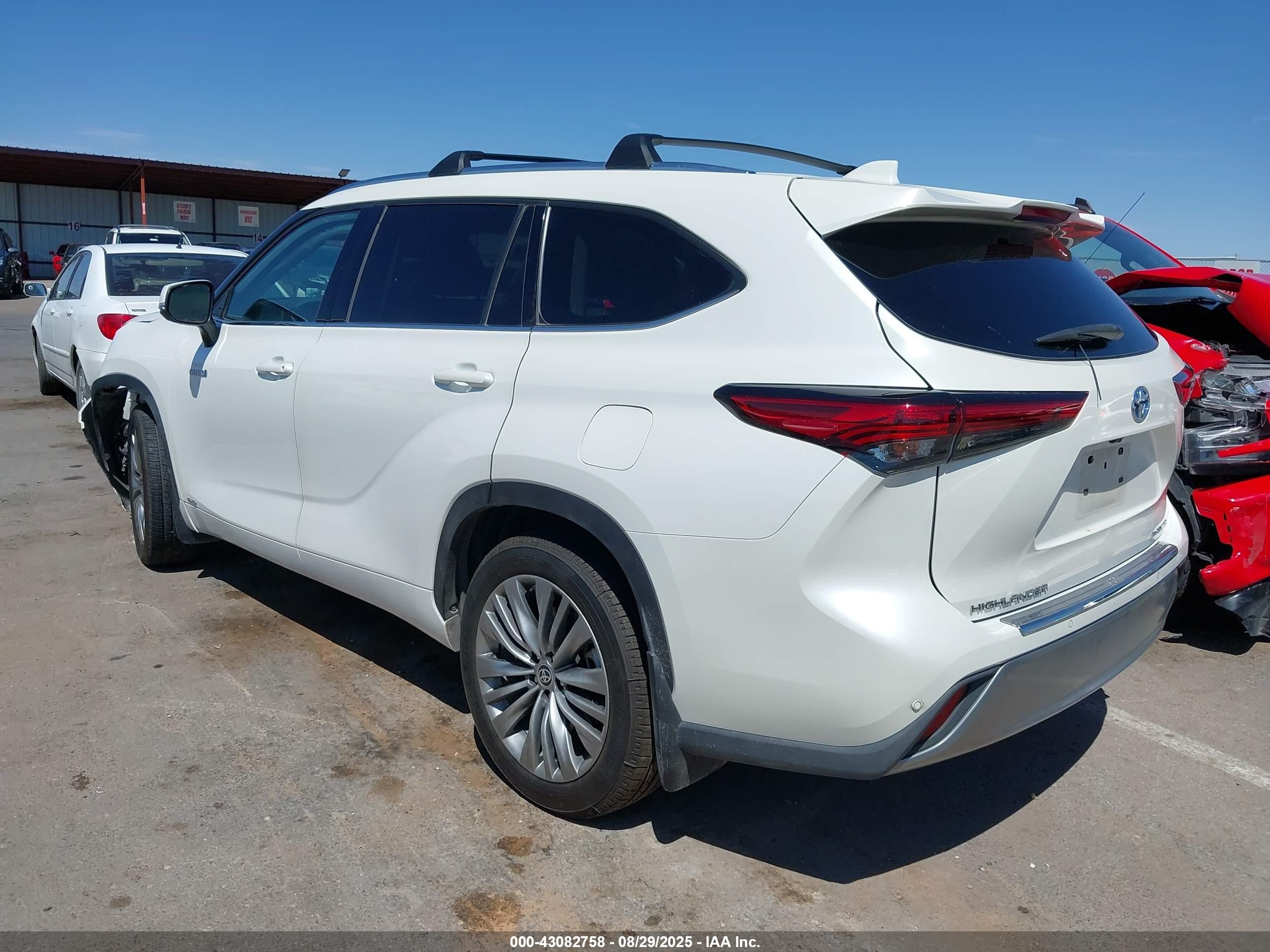 2021 Toyota Highlander Hybrid Platinum Белый vin: 5TDEBRCH3MS050562
