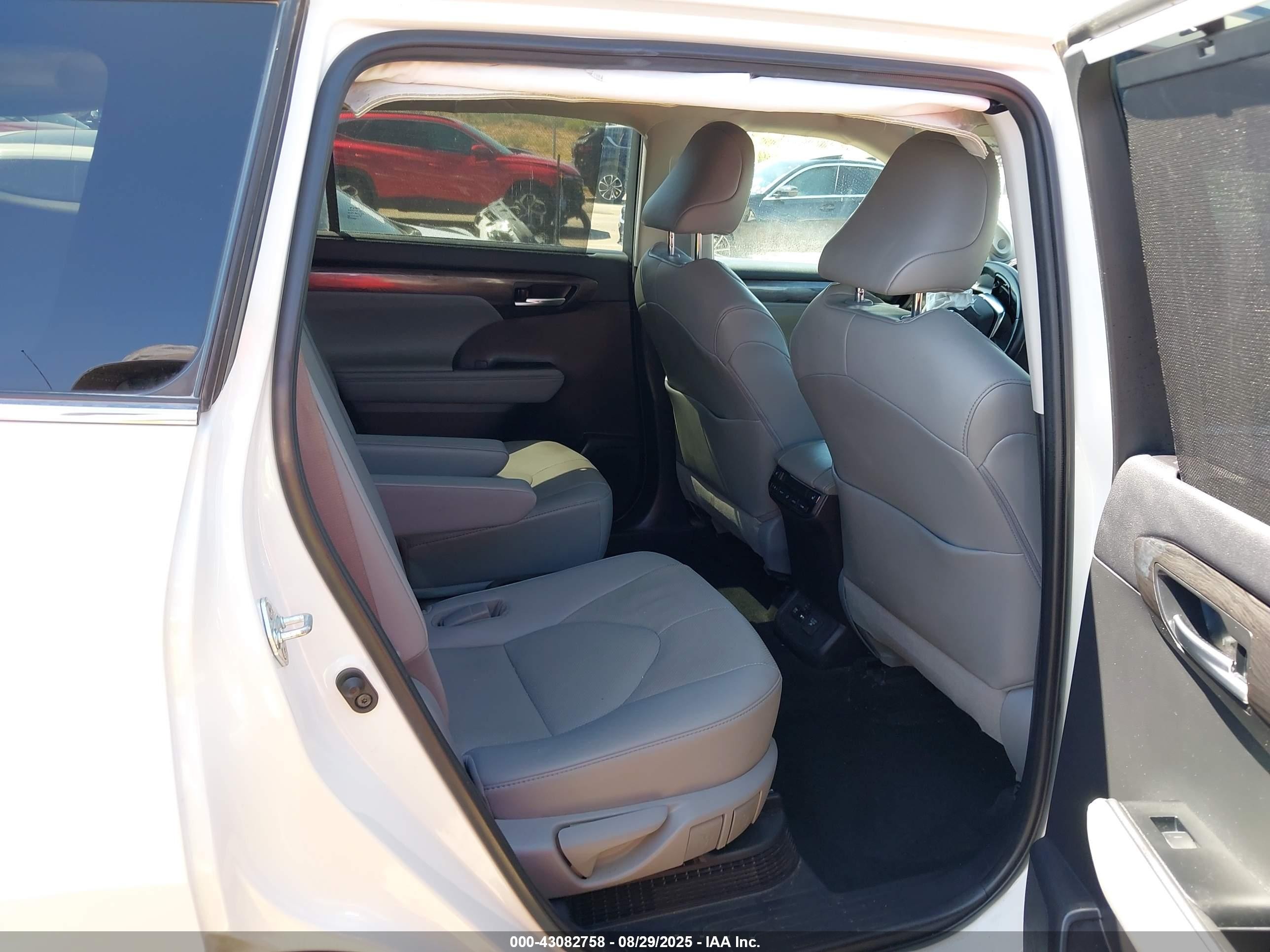 2021 Toyota Highlander Hybrid Platinum Белый vin: 5TDEBRCH3MS050562