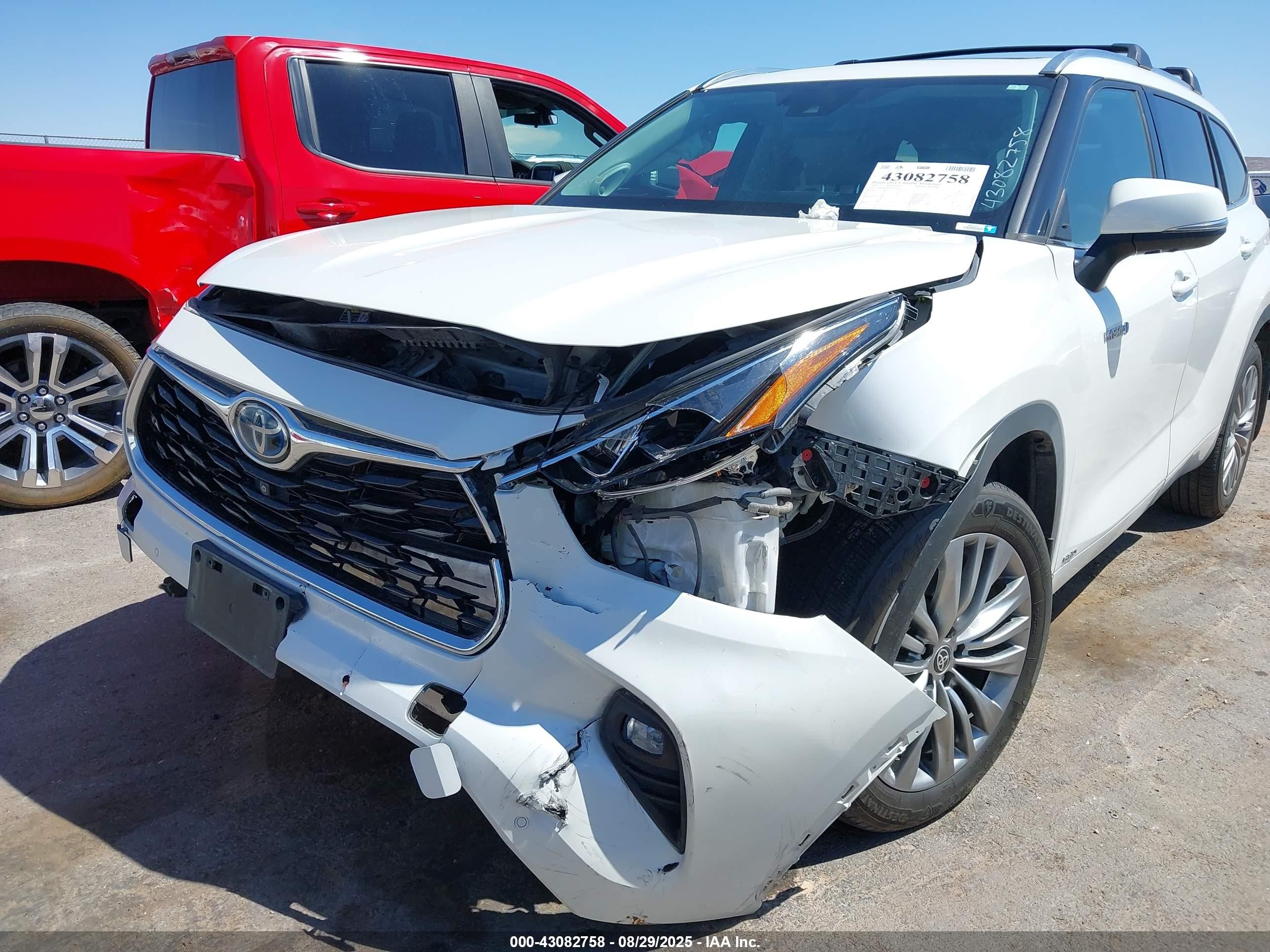 2021 Toyota Highlander Hybrid Platinum Белый vin: 5TDEBRCH3MS050562