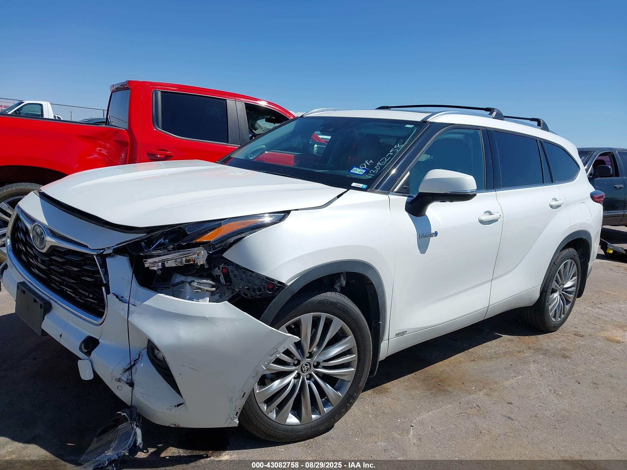 2021 Toyota Highlander Hybrid Platinum Белый vin: 5TDEBRCH3MS050562