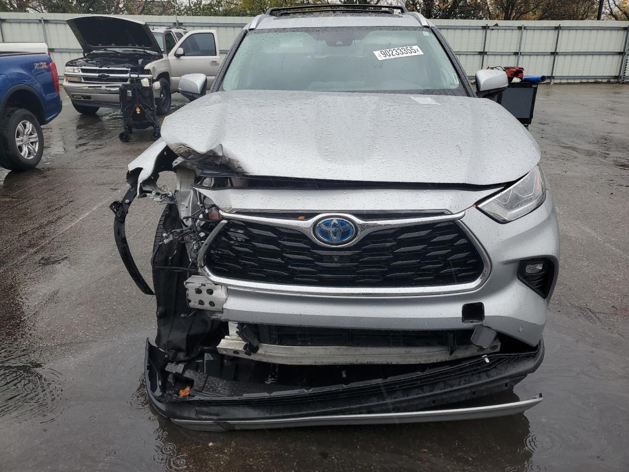 2021 Toyota Highlander Hybrid Platinum Серебряный vin: 5TDEBRCH8MS028654