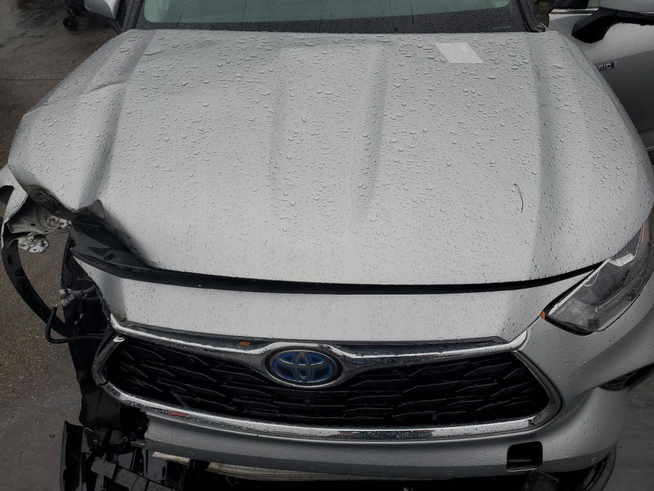2021 Toyota Highlander Hybrid Platinum Серебряный vin: 5TDEBRCH8MS028654