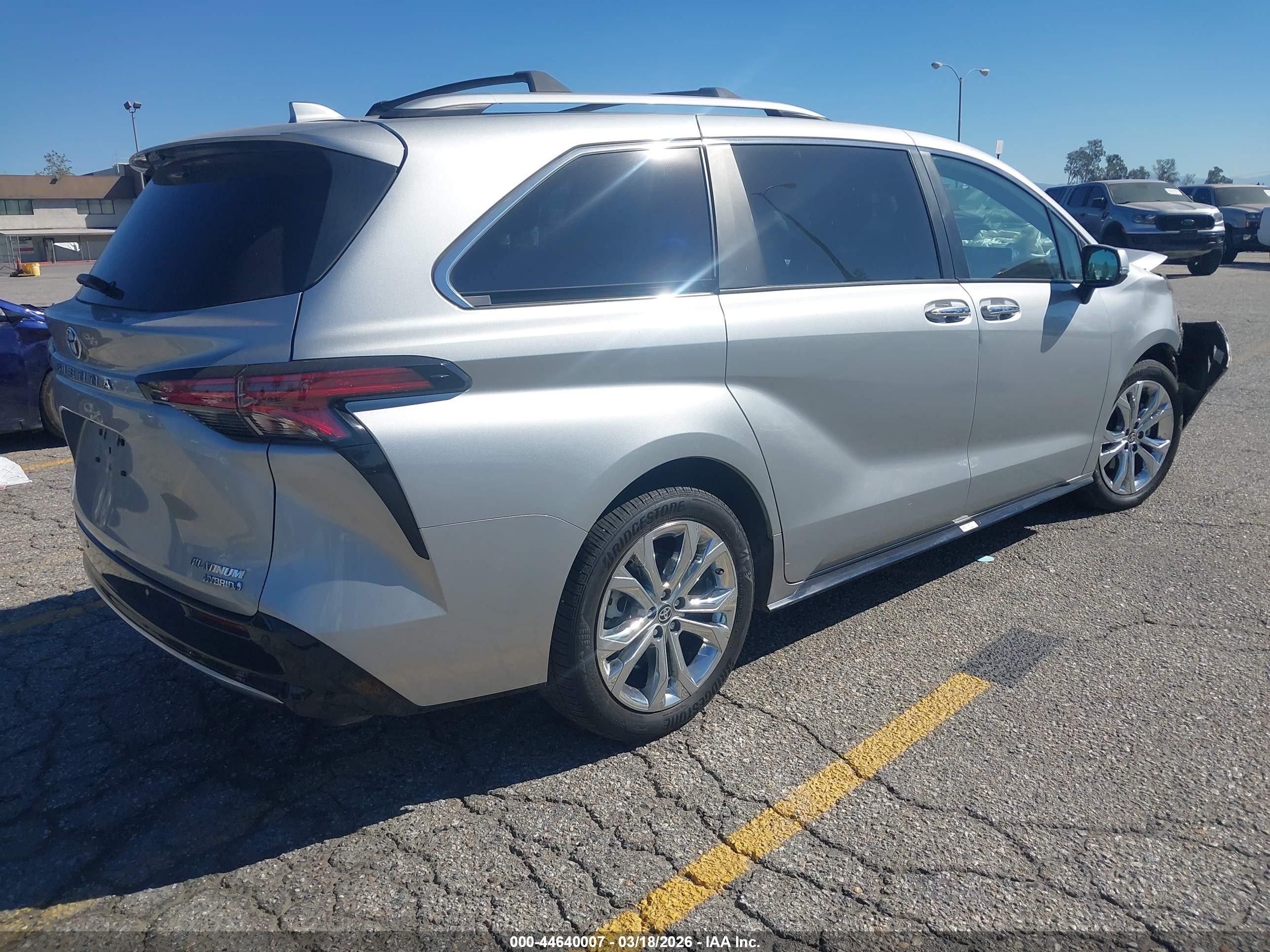 2024 Toyota Sienna Platinum Silver vin: 5TDERKEC4RS198165